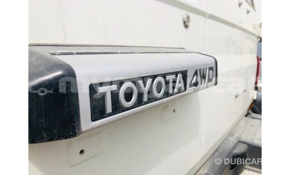သွင်းကုန် Toyota Land Cruiser White ကား Import - Dubai Ayeyarwady သွင်းကုန် Toyota Land Cruiser White ကား Import - Dubai Ayeyarwady