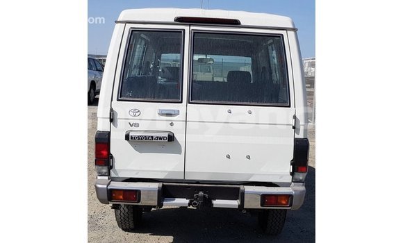 Buy Import Toyota Land Cruiser White Car in Import - Dubai in Ayeyarwady Buy Import Toyota Land Cruiser White Car in Import - Dubai in Ayeyarwady