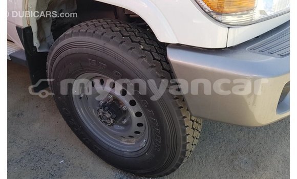 Buy Import Toyota Land Cruiser White Car in Import - Dubai in Ayeyarwady Buy Import Toyota Land Cruiser White Car in Import - Dubai in Ayeyarwady