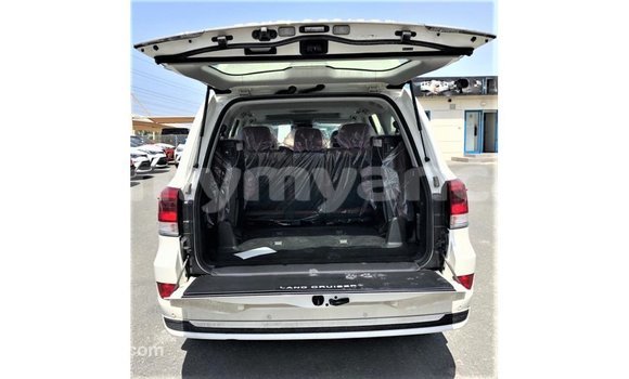 Buy Import Toyota Land Cruiser White Car in Import - Dubai in Ayeyarwady Buy Import Toyota Land Cruiser White Car in Import - Dubai in Ayeyarwady