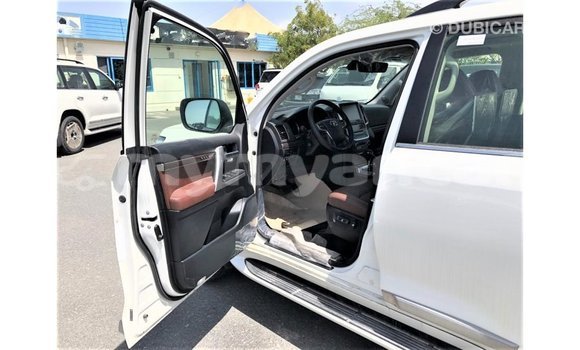 Buy Import Toyota Land Cruiser White Car in Import - Dubai in Ayeyarwady Buy Import Toyota Land Cruiser White Car in Import - Dubai in Ayeyarwady