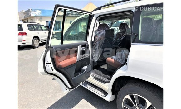 Buy Import Toyota Land Cruiser White Car in Import - Dubai in Ayeyarwady Buy Import Toyota Land Cruiser White Car in Import - Dubai in Ayeyarwady