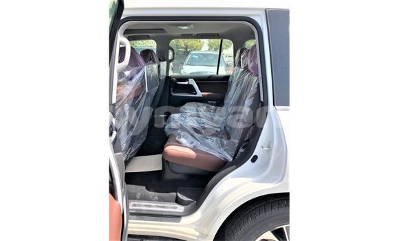 Buy Import Toyota Land Cruiser White Car in Import - Dubai in Ayeyarwady Buy Import Toyota Land Cruiser White Car in Import - Dubai in Ayeyarwady