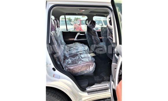 Buy Import Toyota Land Cruiser White Car in Import - Dubai in Ayeyarwady Buy Import Toyota Land Cruiser White Car in Import - Dubai in Ayeyarwady