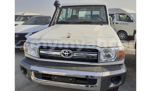 Buy Import Toyota Land Cruiser White Car in Import - Dubai in Ayeyarwady