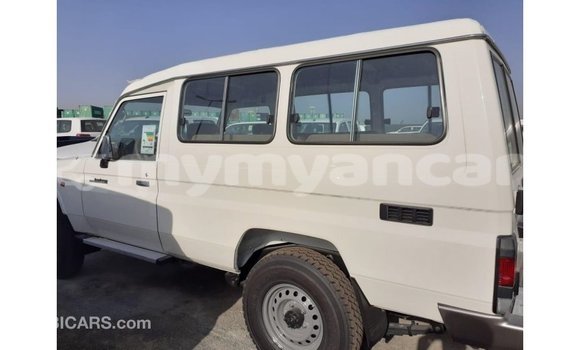 Buy Import Toyota Land Cruiser White Car in Import - Dubai in Ayeyarwady Buy Import Toyota Land Cruiser White Car in Import - Dubai in Ayeyarwady