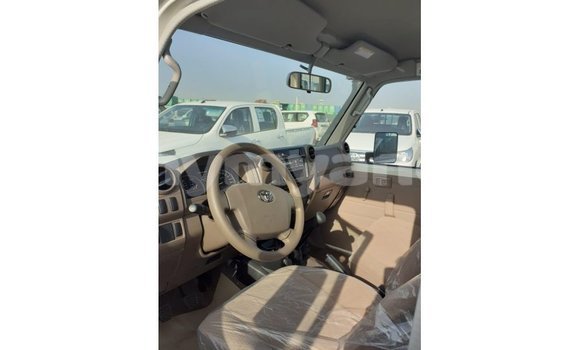 Buy Import Toyota Land Cruiser White Car in Import - Dubai in Ayeyarwady Buy Import Toyota Land Cruiser White Car in Import - Dubai in Ayeyarwady