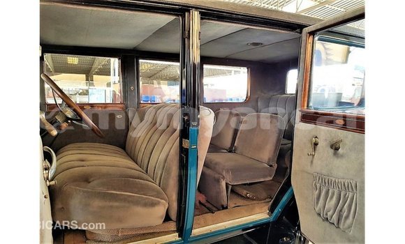 သွင်းကုန် Buick Electra Blue ကား Import - Dubai Ayeyarwady သွင်းကုန် Buick Electra Blue ကား Import - Dubai Ayeyarwady