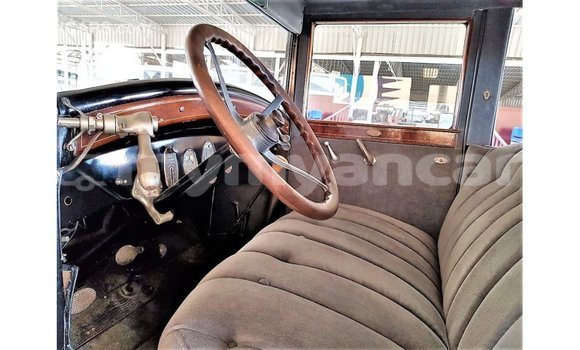 သွင်းကုန် Buick Electra Blue ကား Import - Dubai Ayeyarwady သွင်းကုန် Buick Electra Blue ကား Import - Dubai Ayeyarwady