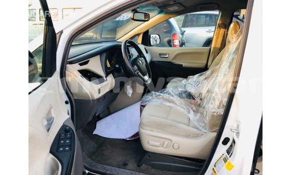 Buy Import Toyota Sienna White Car in Import - Dubai in Ayeyarwady Buy Import Toyota Sienna White Car in Import - Dubai in Ayeyarwady