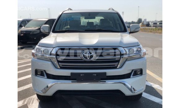သွင်းကုန် Toyota Land Cruiser White ကား Import - Dubai Ayeyarwady သွင်းကုန် Toyota Land Cruiser White ကား Import - Dubai Ayeyarwady