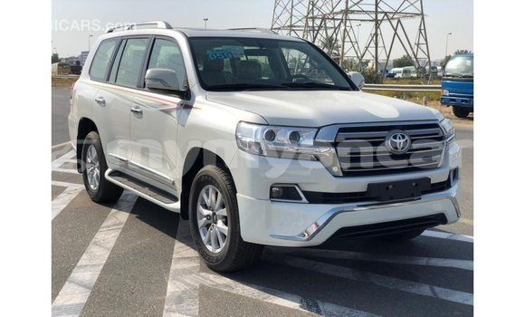 သွင်းကုန် Toyota Land Cruiser White ကား Import - Dubai Ayeyarwady သွင်းကုန် Toyota Land Cruiser White ကား Import - Dubai Ayeyarwady