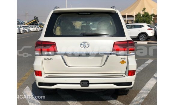 သွင်းကုန် Toyota Land Cruiser White ကား Import - Dubai Ayeyarwady သွင်းကုန် Toyota Land Cruiser White ကား Import - Dubai Ayeyarwady