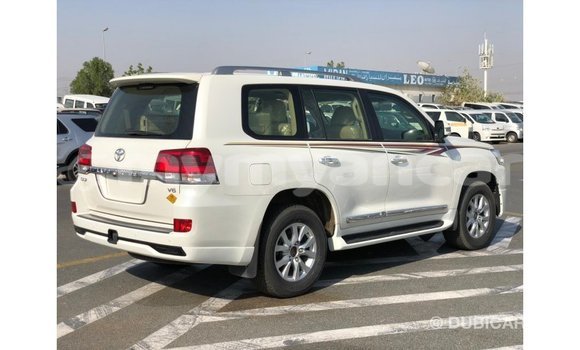 သွင်းကုန် Toyota Land Cruiser White ကား Import - Dubai Ayeyarwady သွင်းကုန် Toyota Land Cruiser White ကား Import - Dubai Ayeyarwady
