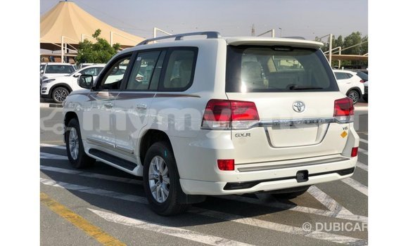 သွင်းကုန် Toyota Land Cruiser White ကား Import - Dubai Ayeyarwady သွင်းကုန် Toyota Land Cruiser White ကား Import - Dubai Ayeyarwady