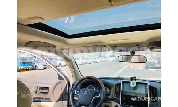 သွင်းကုန် Toyota Land Cruiser White ကား Import - Dubai Ayeyarwady သွင်းကုန် Toyota Land Cruiser White ကား Import - Dubai Ayeyarwady