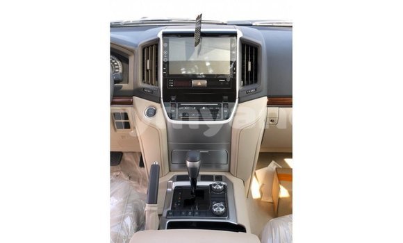 သွင်းကုန် Toyota Land Cruiser White ကား Import - Dubai Ayeyarwady သွင်းကုန် Toyota Land Cruiser White ကား Import - Dubai Ayeyarwady