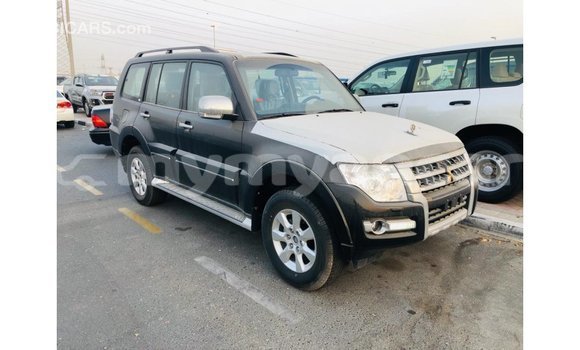 သွင်းကုန် Mitsubishi Pajero Black ကား Import - Dubai Ayeyarwady သွင်းကုန် Mitsubishi Pajero Black ကား Import - Dubai Ayeyarwady