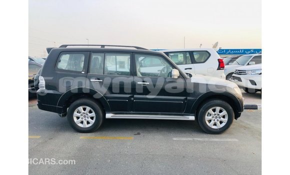 သွင်းကုန် Mitsubishi Pajero Black ကား Import - Dubai Ayeyarwady သွင်းကုန် Mitsubishi Pajero Black ကား Import - Dubai Ayeyarwady
