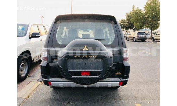 သွင်းကုန် Mitsubishi Pajero Black ကား Import - Dubai Ayeyarwady သွင်းကုန် Mitsubishi Pajero Black ကား Import - Dubai Ayeyarwady