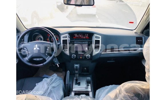 သွင်းကုန် Mitsubishi Pajero Black ကား Import - Dubai Ayeyarwady သွင်းကုန် Mitsubishi Pajero Black ကား Import - Dubai Ayeyarwady