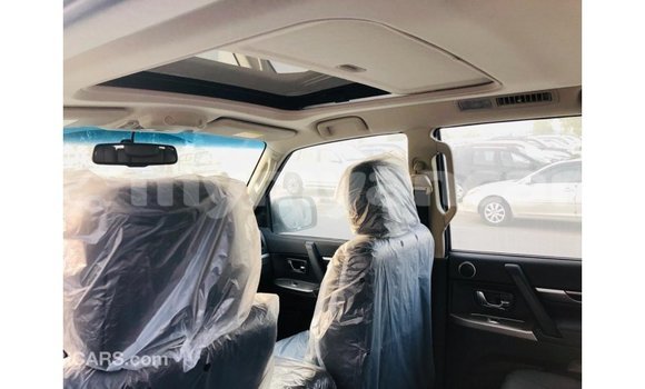 သွင်းကုန် Mitsubishi Pajero Black ကား Import - Dubai Ayeyarwady သွင်းကုန် Mitsubishi Pajero Black ကား Import - Dubai Ayeyarwady