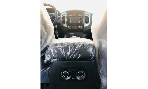 သွင်းကုန် Mitsubishi Pajero Black ကား Import - Dubai Ayeyarwady သွင်းကုန် Mitsubishi Pajero Black ကား Import - Dubai Ayeyarwady