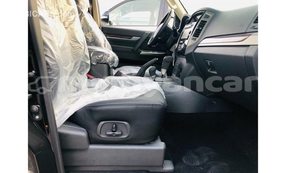 သွင်းကုန် Mitsubishi Pajero Black ကား Import - Dubai Ayeyarwady သွင်းကုန် Mitsubishi Pajero Black ကား Import - Dubai Ayeyarwady