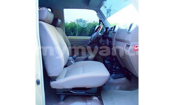 Buy Import Toyota Land Cruiser Beige Car in Import - Dubai in Ayeyarwady Buy Import Toyota Land Cruiser Beige Car in Import - Dubai in Ayeyarwady
