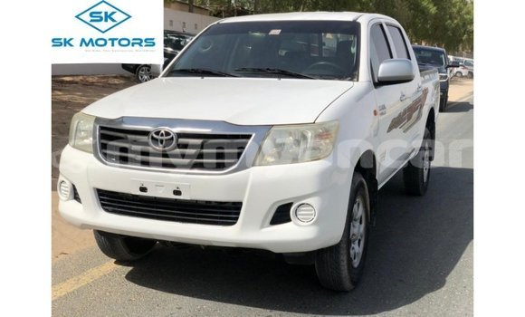 သွင်းကုန် Toyota Hilux White ကား Import - Dubai Ayeyarwady သွင်းကုန် Toyota Hilux White ကား Import - Dubai Ayeyarwady