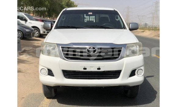 သွင်းကုန် Toyota Hilux White ကား Import - Dubai Ayeyarwady သွင်းကုန် Toyota Hilux White ကား Import - Dubai Ayeyarwady