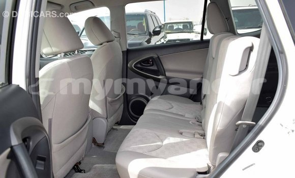 Buy Import Toyota HiAce White Truck in Import - Dubai in Ayeyarwady Buy Import Toyota HiAce White Truck in Import - Dubai in Ayeyarwady
