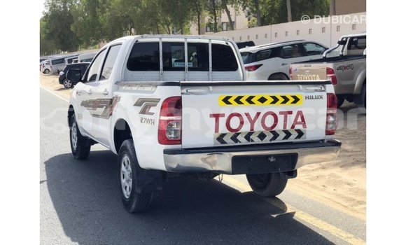သွင်းကုန် Toyota Hilux White ကား Import - Dubai Ayeyarwady သွင်းကုန် Toyota Hilux White ကား Import - Dubai Ayeyarwady