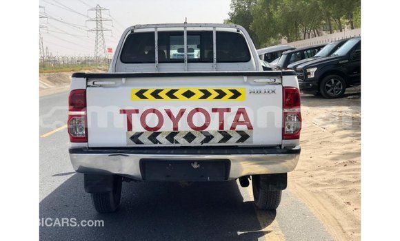 သွင်းကုန် Toyota Hilux White ကား Import - Dubai Ayeyarwady သွင်းကုန် Toyota Hilux White ကား Import - Dubai Ayeyarwady