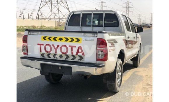 သွင်းကုန် Toyota Hilux White ကား Import - Dubai Ayeyarwady သွင်းကုန် Toyota Hilux White ကား Import - Dubai Ayeyarwady
