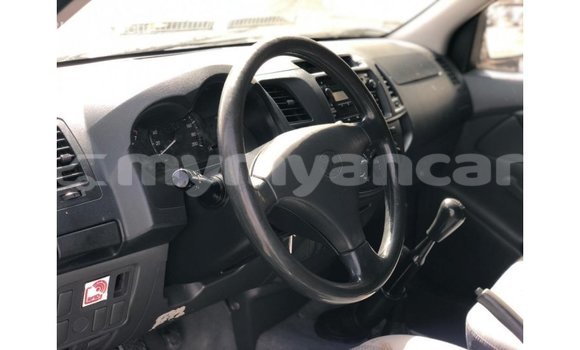 သွင်းကုန် Toyota Hilux White ကား Import - Dubai Ayeyarwady သွင်းကုန် Toyota Hilux White ကား Import - Dubai Ayeyarwady