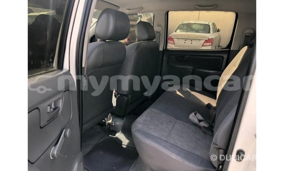 သွင်းကုန် Toyota Hilux White ကား Import - Dubai Ayeyarwady သွင်းကုန် Toyota Hilux White ကား Import - Dubai Ayeyarwady