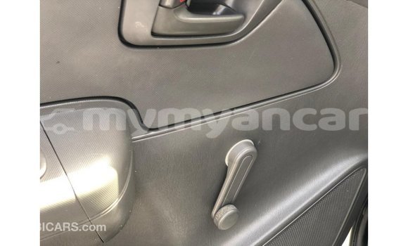 သွင်းကုန် Toyota Hilux White ကား Import - Dubai Ayeyarwady သွင်းကုန် Toyota Hilux White ကား Import - Dubai Ayeyarwady