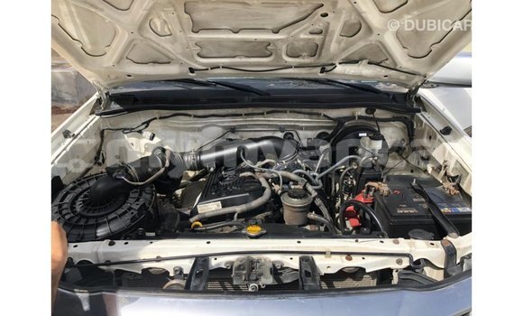 သွင်းကုန် Toyota Hilux White ကား Import - Dubai Ayeyarwady သွင်းကုန် Toyota Hilux White ကား Import - Dubai Ayeyarwady