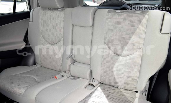 Buy Import Toyota HiAce White Truck in Import - Dubai in Ayeyarwady Buy Import Toyota HiAce White Truck in Import - Dubai in Ayeyarwady