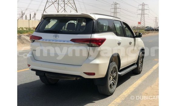 သွင်းကုန် Toyota Fortuner White ကား Import - Dubai Ayeyarwady သွင်းကုန် Toyota Fortuner White ကား Import - Dubai Ayeyarwady