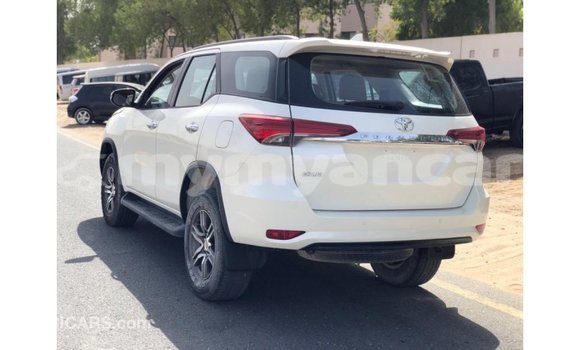 သွင်းကုန် Toyota Fortuner White ကား Import - Dubai Ayeyarwady သွင်းကုန် Toyota Fortuner White ကား Import - Dubai Ayeyarwady