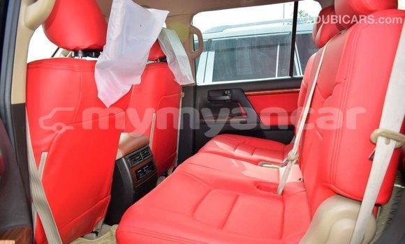 သွင်းကုန် Toyota Land Cruiser Black ကား Import - Dubai Ayeyarwady သွင်းကုန် Toyota Land Cruiser Black ကား Import - Dubai Ayeyarwady
