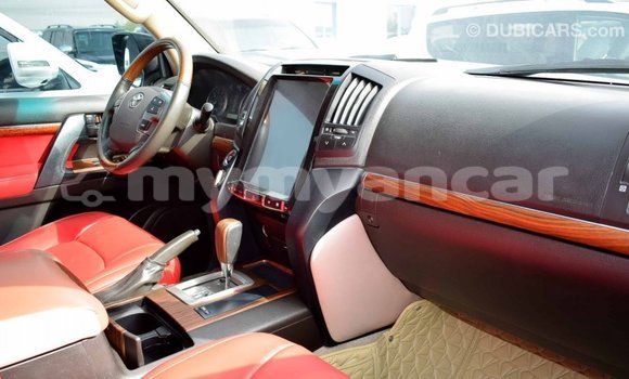 သွင်းကုန် Toyota Land Cruiser Black ကား Import - Dubai Ayeyarwady သွင်းကုန် Toyota Land Cruiser Black ကား Import - Dubai Ayeyarwady