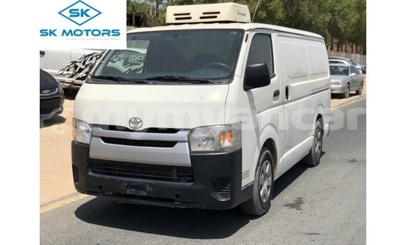 သွင်းကုန် Toyota Hiace White ကား Import - Dubai Ayeyarwady သွင်းကုန် Toyota Hiace White ကား Import - Dubai Ayeyarwady