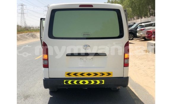 သွင်းကုန် Toyota Hiace White ကား Import - Dubai Ayeyarwady သွင်းကုန် Toyota Hiace White ကား Import - Dubai Ayeyarwady