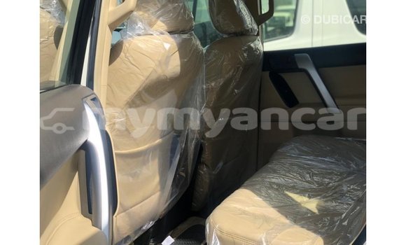 သွင်းကုန် Toyota Prado White ကား Import - Dubai Ayeyarwady သွင်းကုန် Toyota Prado White ကား Import - Dubai Ayeyarwady