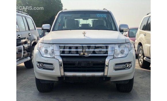 သွင်းကုန် Mitsubishi Pajero Black ကား Import - Dubai Ayeyarwady သွင်းကုန် Mitsubishi Pajero Black ကား Import - Dubai Ayeyarwady