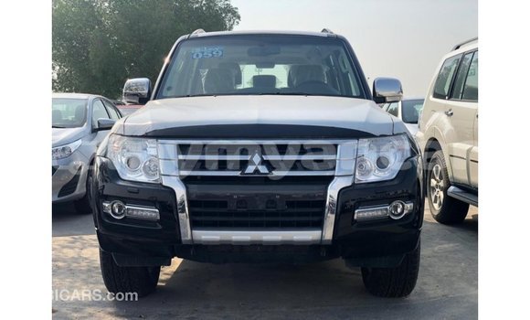 သွင်းကုန် Mitsubishi Pajero Black ကား Import - Dubai Ayeyarwady သွင်းကုန် Mitsubishi Pajero Black ကား Import - Dubai Ayeyarwady