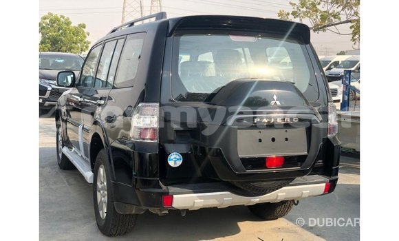 သွင်းကုန် Mitsubishi Pajero Black ကား Import - Dubai Ayeyarwady သွင်းကုန် Mitsubishi Pajero Black ကား Import - Dubai Ayeyarwady